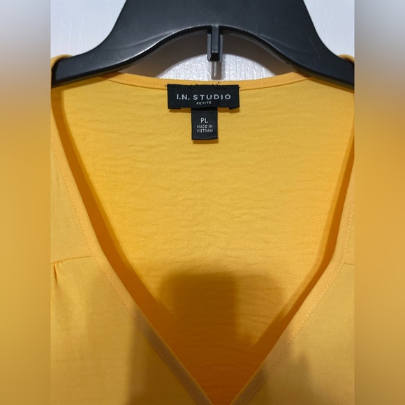 I.N Studio Petite Large long sleeve yellow blouse - Picture 2 of 3